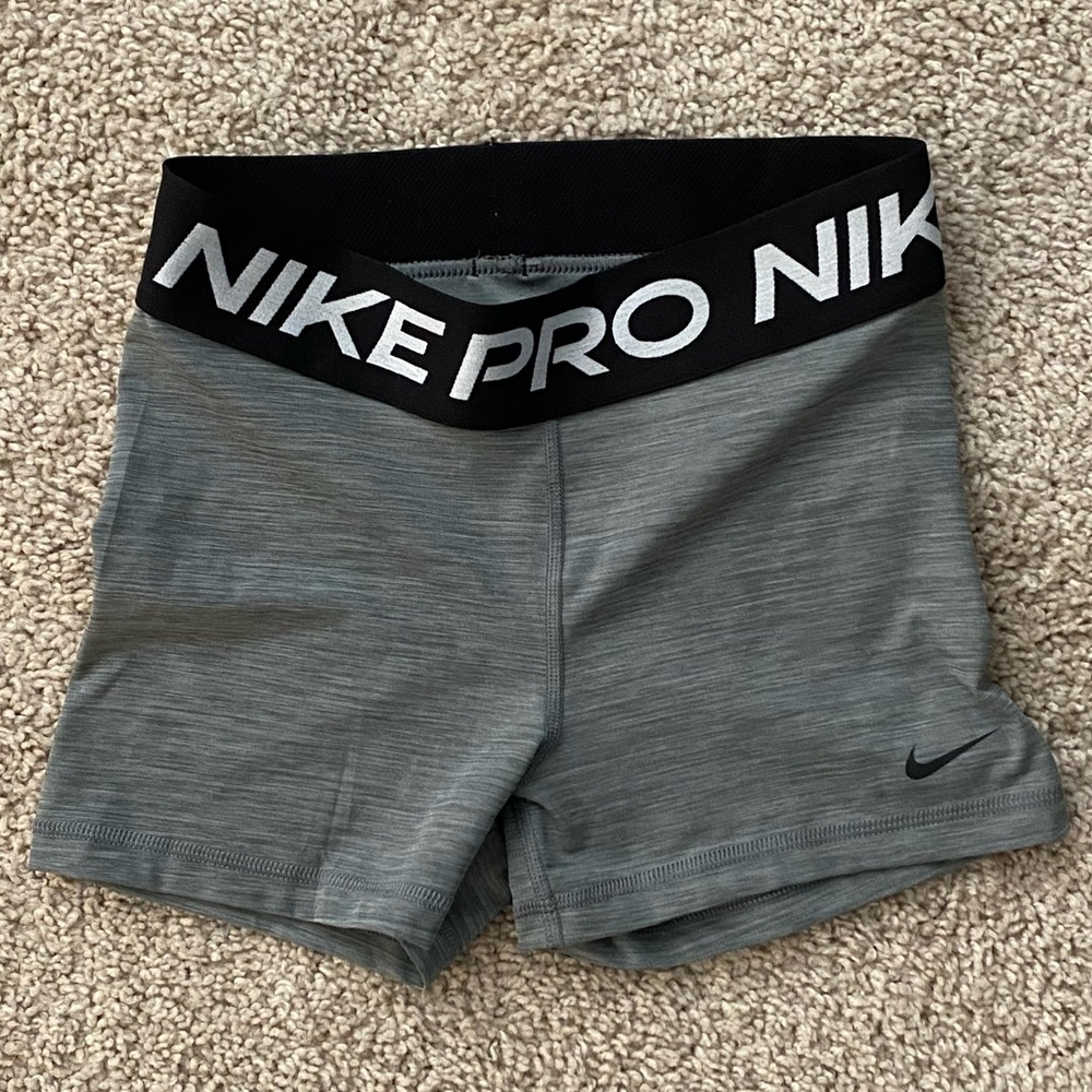 NWOT Nike pro shorts
